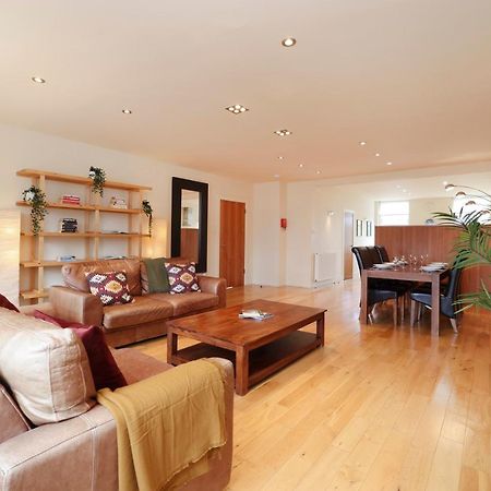Joivy Spacious 2 Bed,2 Bath Flat, Free Parking And Rooftop Terrace EDI Buitenkant foto