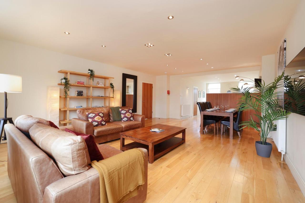 Joivy Spacious 2 Bed,2 Bath Flat, Free Parking And Rooftop Terrace EDI Buitenkant foto