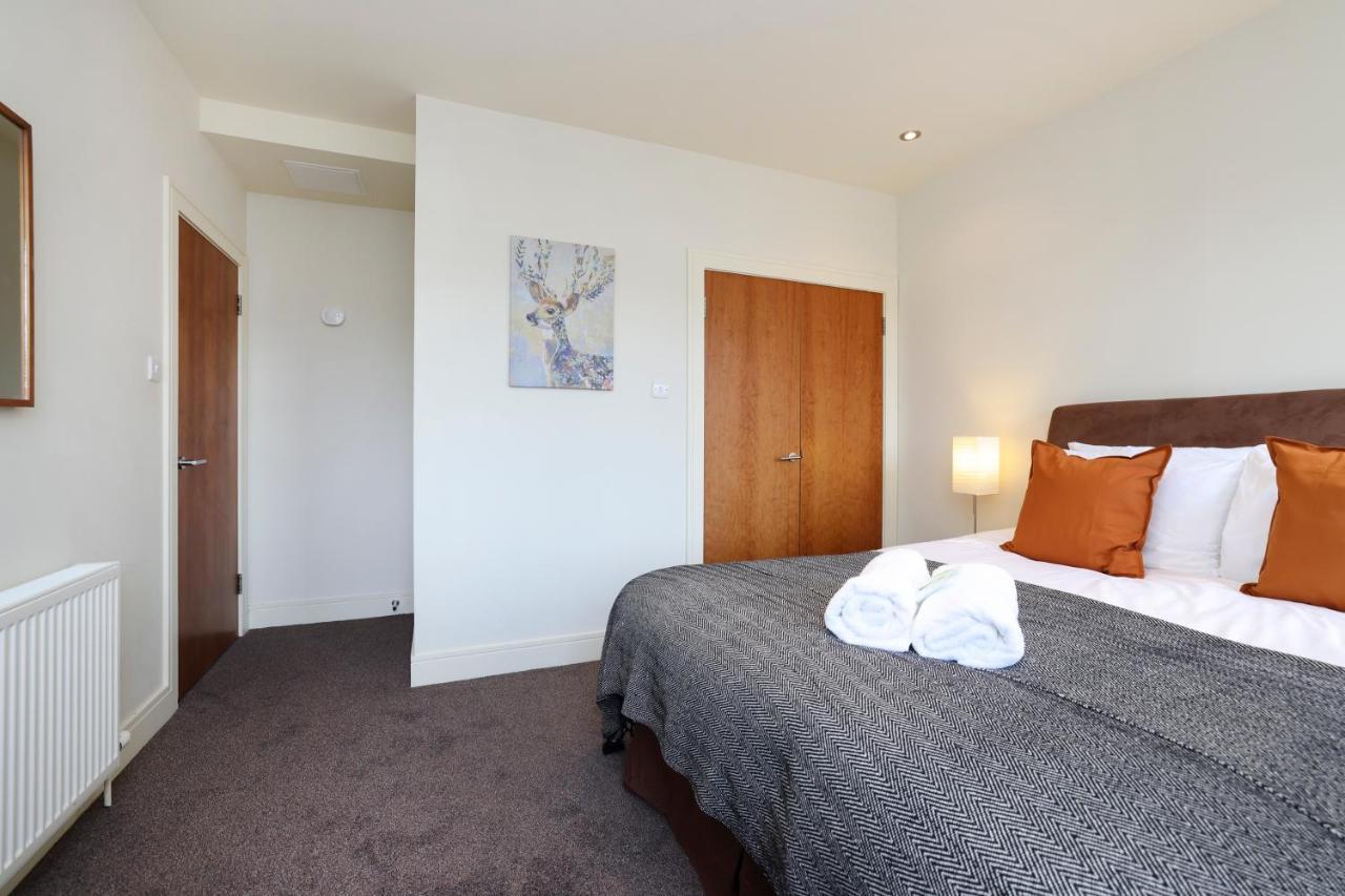 Joivy Spacious 2 Bed,2 Bath Flat, Free Parking And Rooftop Terrace EDI Buitenkant foto