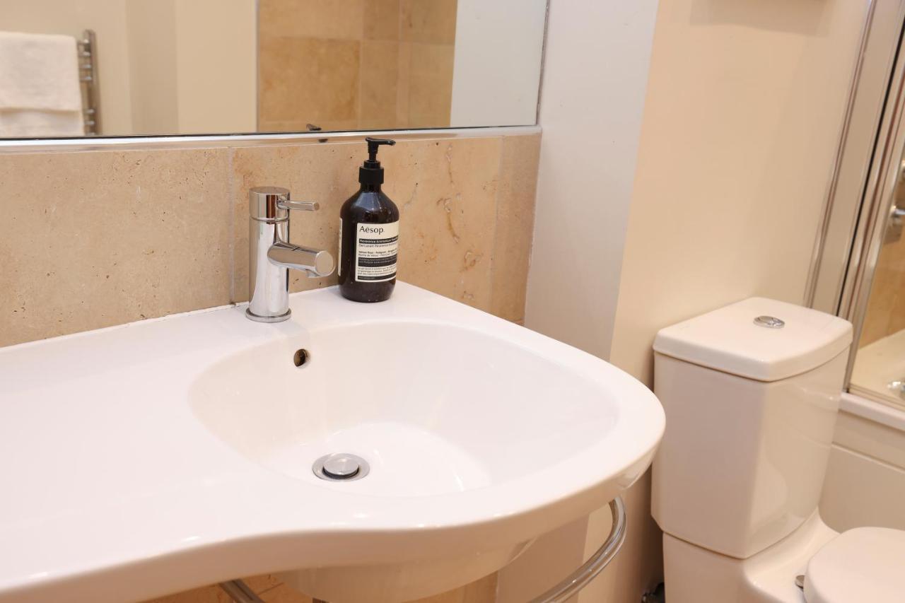 Joivy Spacious 2 Bed,2 Bath Flat, Free Parking And Rooftop Terrace EDI Buitenkant foto