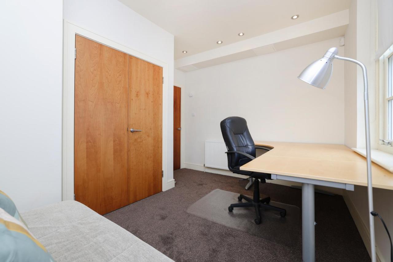 Joivy Spacious 2 Bed,2 Bath Flat, Free Parking And Rooftop Terrace EDI Buitenkant foto